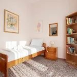 Vintage Charm Apt Near Centre